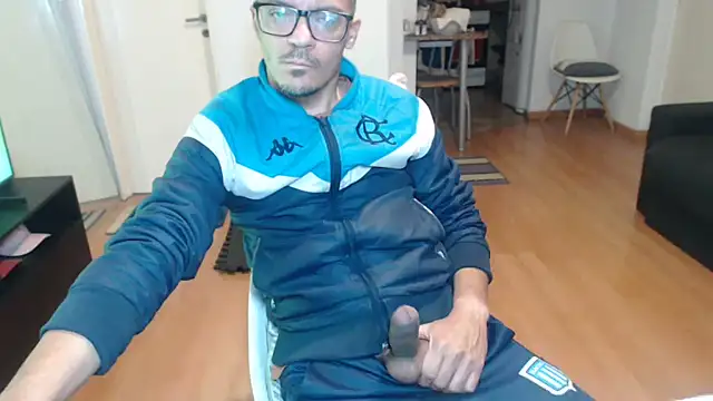 Snapshot of guachin_hunk chatting on June 14, 2026, 4:47 am guachin hunk online show from June 14, 2026, 4:47 am