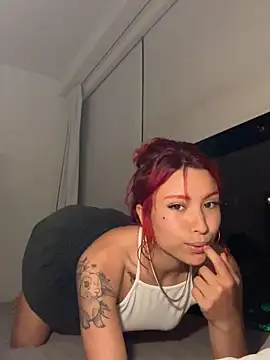 Snapshot of dinamita_Blair chatting on October 21, 2025, 12:33 am dinamita Blair online show from October 21, 2025, 12:33 am