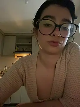 Snapshot of _Lunnaa_ chatting on April 6, 2026, 2:42 am Lunnaa online show from April 6, 2026, 2:42 am
