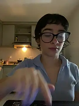 Snapshot of _Lunnaa_ chatting on April 28, 2026, 1:59 am Lunnaa online show from April 28, 2026, 1:59 am