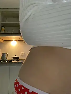 Snapshot of _Lunnaa_ chatting on May 15, 2026, 11:01 pm Lunnaa online show from May 15, 2026, 11:01 pm
