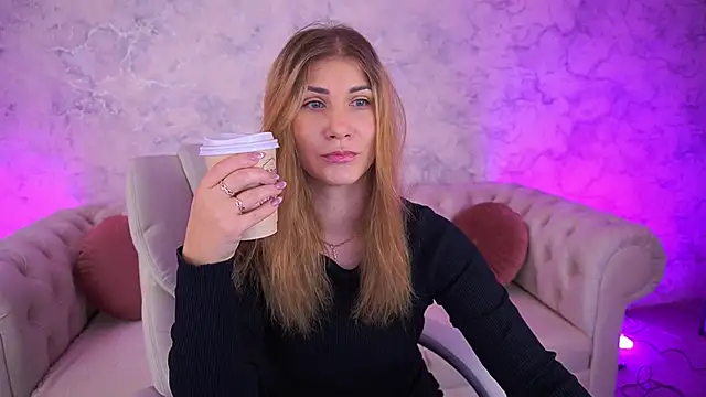 CassandraGood online show from September 25, 2025, 7:01 am