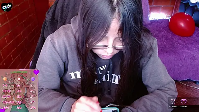 MidoriQuiinn online show from April 11, 2026, 2:43 pm