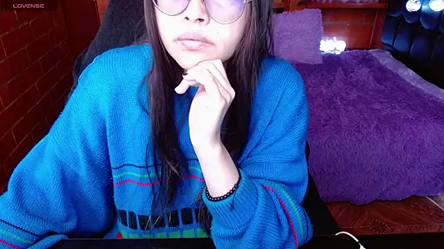 MidoriQuiinn online show from May 10, 2026, 4:23 pm