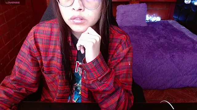 MidoriQuiinn online show from May 21, 2026, 4:14 pm