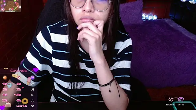 MidoriQuiinn online show from May 28, 2026, 4:04 pm