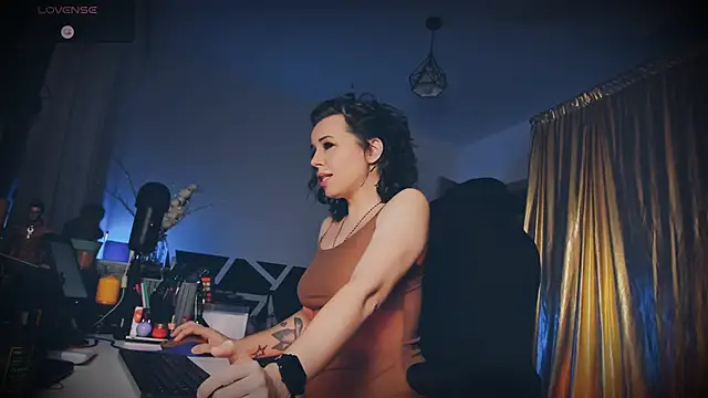 LisaDove online show from March 1, 2025, 1:53 am