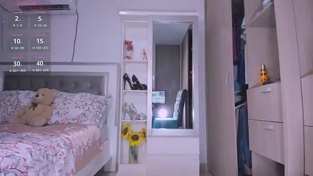 sharonDulce online show from February 25, 2025, 5:08 am