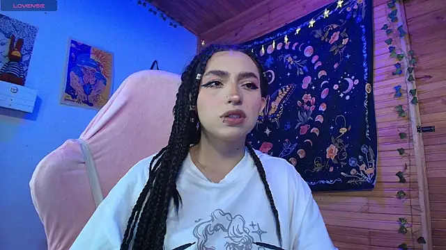 valenor  online show from November 19, 2025, 2:55 am