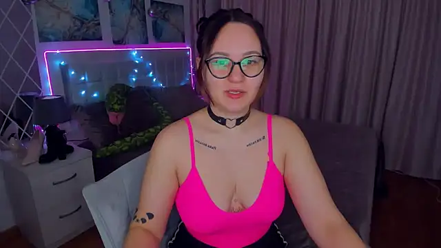 EsterLogan online show from December 31, 2024, 5:44 am