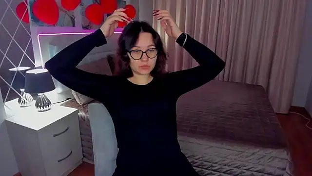 EsterLogan online show from March 7, 2025, 5:29 am