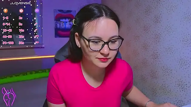 EsterLogan online show from September 22, 2025, 1:46 pm