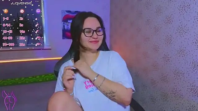 EsterLogan online show from October 11, 2025, 6:56 am