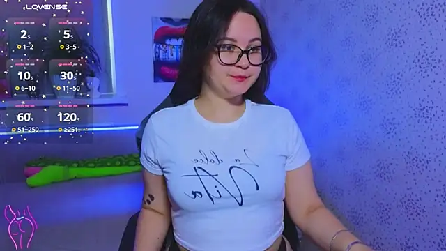 EsterLogan online show from October 24, 2025, 9:17 am