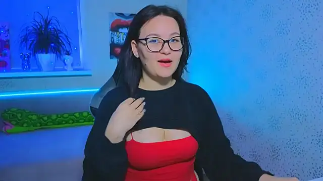 EsterLogan online show from November 13, 2025, 10:25 am