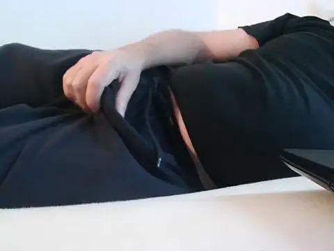 ScalicHat69 online show from November 17, 2025, 7:25 am