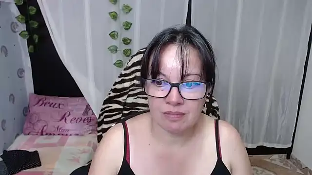 Sonialorens  online show from January 28, 2025, 9:19 pm