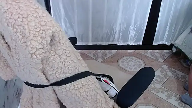 Sonialorens  online show from March 17, 2025, 4:33 pm