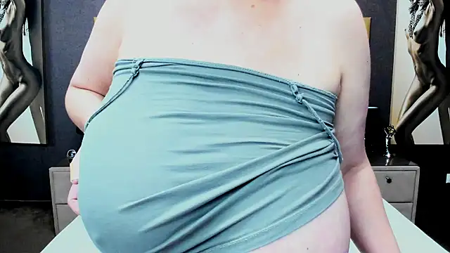 KiraLeila online show from September 17, 2025, 2:35 am