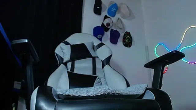 Snapshot of sebastian_horny chatting on November 27, 2025, 10:45 pm sebastian horny online show from November 27, 2025, 10:45 pm