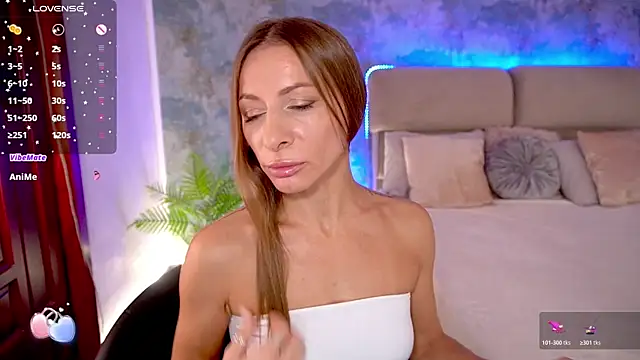 MirandaHobbs online show from October 18, 2025, 7:09 am