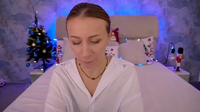 MirandaHobbs online show from December 16, 2025, 8:30 am