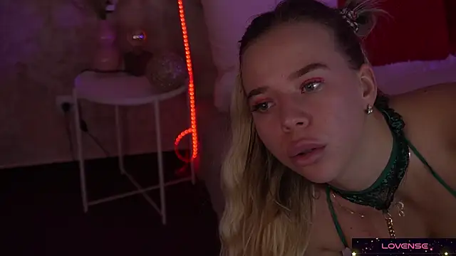 Snapshot of Sexy_Ira chatting on February 4, 2025, 12:11 pm Sexy Ira online show from February 4, 2025, 12:11 pm