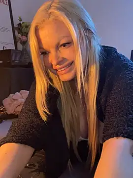 Snapshot of Lisavontease chatting on June 6, 2026, 3:50 pm Lisavontease online show from June 6, 2026, 3:50 pm