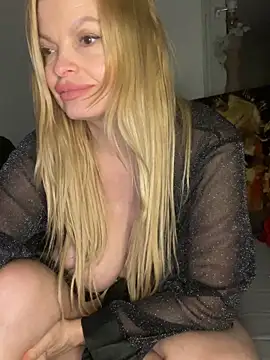 Snapshot of Lisavontease chatting on June 7, 2026, 9:40 pm Lisavontease online show from June 7, 2026, 9:40 pm