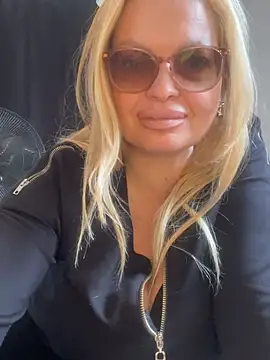 Snapshot of Lisavontease chatting on July 5, 2026, 12:12 pm Lisavontease online show from July 5, 2026, 12:12 pm