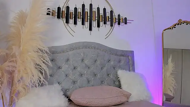 Snapshot of LaraBaker chatting on February 8, 2025, 11:13 pm LaraBaker online show from February 8, 2025, 11:13 pm