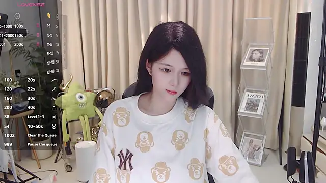 Judy0523 online show from February 25, 2025, 2:36 am