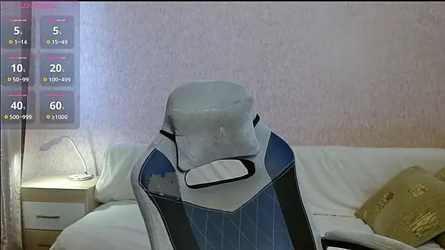 Aestheticguy101 online show from October 24, 2025, 11:17 am