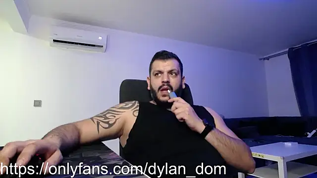 Snapshot of dyllan_dom_ chatting on March 11, 2026, 11:00 pm dyllan dom online show from March 11, 2026, 11:00 pm