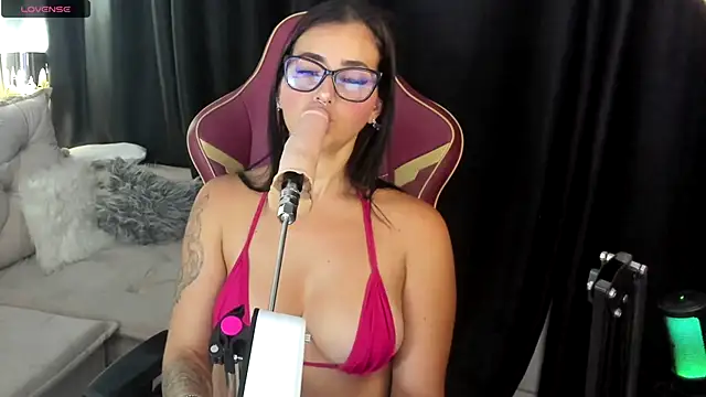 LauraColour online show from February 5, 2026, 12:26 am