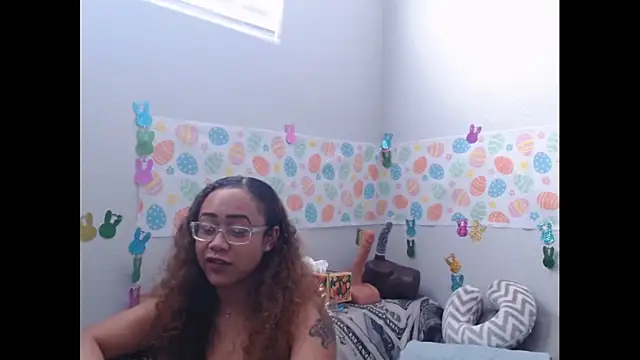 RylHoneyy online show from April 1, 2026, 6:27 pm