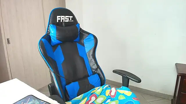 sophiax-x online show from October 8, 2025, 9:34 pm