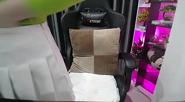 Yuki-yio online show from February 22, 2025, 1:22 am