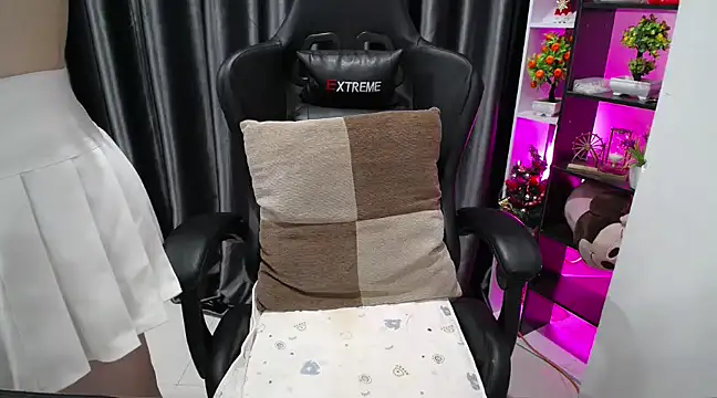 Yuki-yio online show from February 28, 2025, 1:26 am