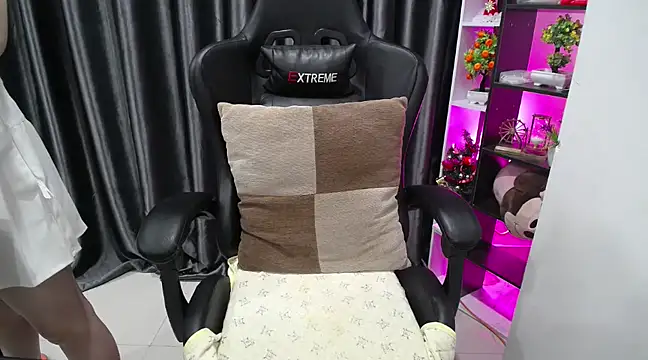 Yuki-yio online show from March 2, 2025, 12:42 am