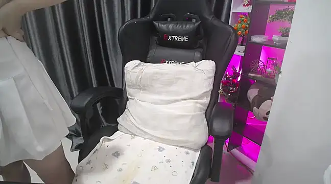 Yuki-yio online show from March 5, 2025, 1:21 am