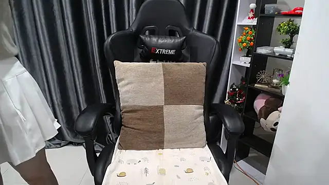 Yuki-yio online show from March 13, 2025, 1:21 am