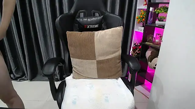 Yuki-yio online show from September 16, 2025, 1:17 am