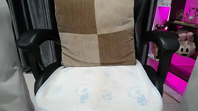 Yuki-yio online show from September 27, 2025, 1:21 am