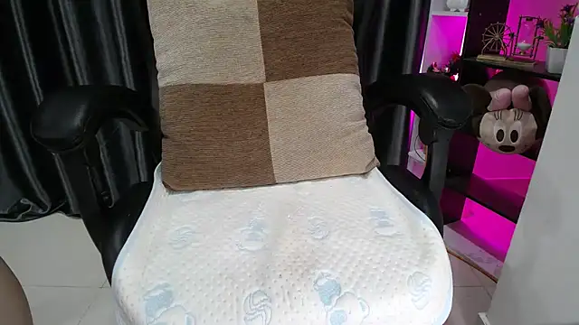 Yuki-yio online show from September 30, 2025, 1:21 am