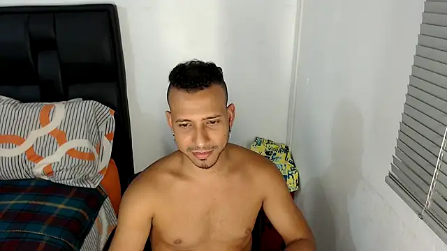 Snapshot of thommerxxx chatting on February 4, 2025, 11:59 pm thommerxxx online show from February 4, 2025, 11:59 pm