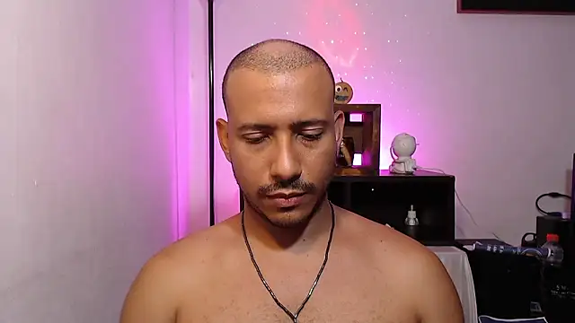 Snapshot of thommerxxx chatting on June 10, 2026, 6:18 pm thommerxxx online show from June 10, 2026, 6:18 pm