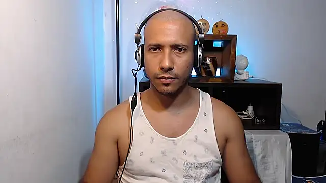 Snapshot of thommerxxx chatting on June 14, 2026, 12:19 am thommerxxx online show from June 14, 2026, 12:19 am