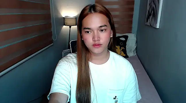 Snapshot of MoaningKylie chatting on December 15, 2024, 1:02 am MoaningKylie online show from December 15, 2024, 1:02 am