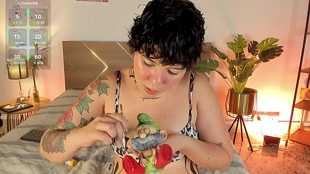 Snapshot of Amy_art chatting on April 30, 2026, 1:06 pm Amy art online show from April 30, 2026, 1:06 pm